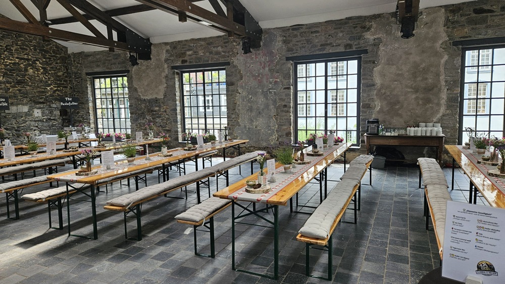 Große Bierzeltgarnitur mit Sitzpolstern, Aachen, Firmenfeier, Partykönig, Alsdorf