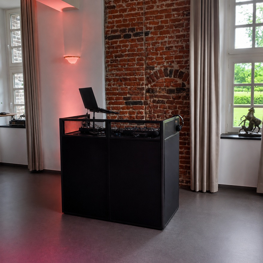  DJ Tisch schwarz mieten, leihen in Aachen
